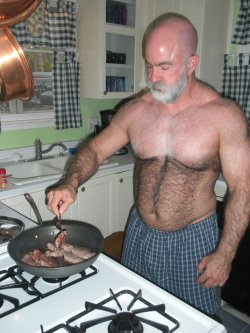 zart53:  The morning after, makin bacon wit Daddy!    