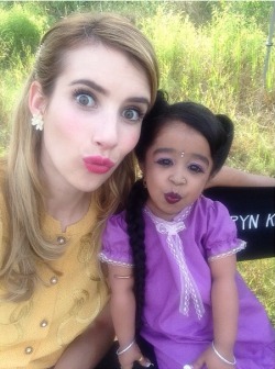 decxpitxte:  Emma Roberts ( maggie ) and Jyoti Amge ( ma petite)