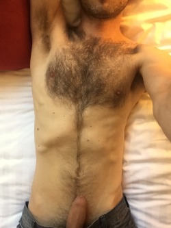 melbournebator:  My boyfriend’s chest hair has gotten real