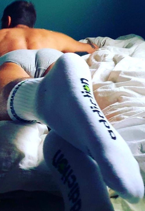 socksandskins:https://socksandskins.tumblr.com/