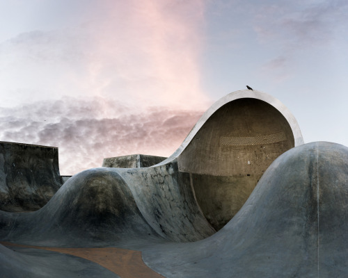 389: Amir Zaki explores broken space and empty skateparks in
