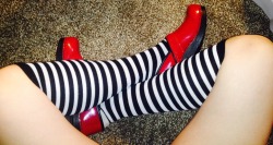 punkyprncss:  I love these socks with my shiny red shoes!!! 😍😍