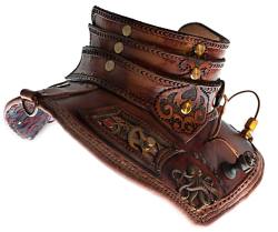 lucrezianoin:  steampunktendencies:  Handcrafted Leather Steampunk