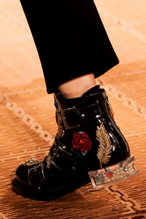 vampireswife:Alexander McQueen / Spring 2018