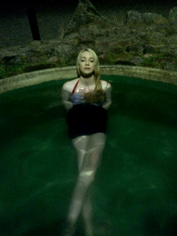 sashadesade:  First time in a hot spring - loved it :) xx