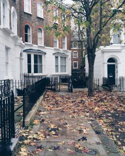 adore-london:  Photograph by katya_jackson   [More London here