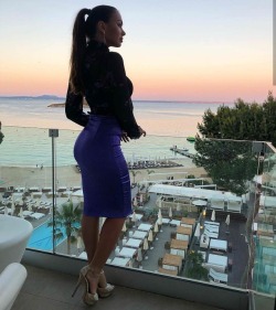 sexy-pencil-skirts:_elenamos_