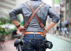 brain-food:  The MoneyMaker Multi-Camera Strap from the team