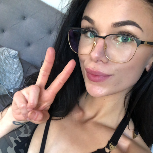 ninakate1114:Bored & Horny.Sexting?? Kik me ninakate1114