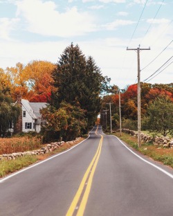 oldfarmhouse:  “Autumn roads, take me home 🍁🍂”    (via