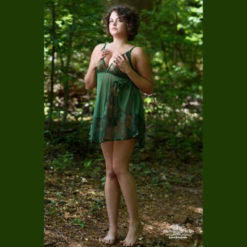 Nature goodness with @flyestbird  #cleavage #feet #lingerie #photography