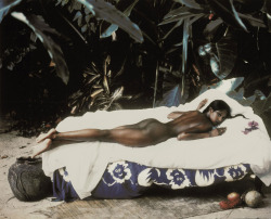 tamburina:Homage a Gauguin: Naomi Campbell by Peter Lindbergh