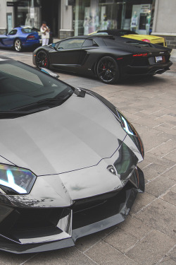 johnny-escobar:  Chrome Aventador x Matte Black Roadster | JE