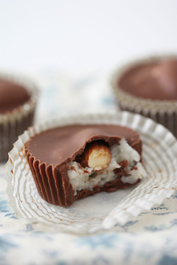 boozybakerr:  Homemade Almond Joy