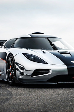 fullthrottleauto:  Koenigsegg One:1 (by DaveCub32) (FTA)