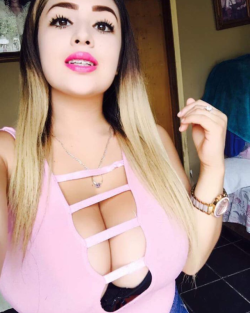 lukecage777: hermosaslatina:  Tetas en prision 😳  Ooooweeee