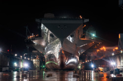 aircraftcarriers:  You haven’t experienced “BIG” until