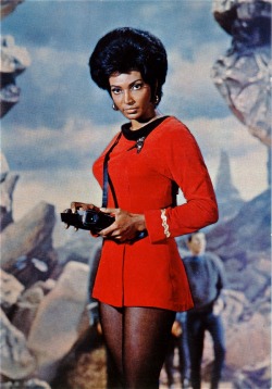 vintagegal:  Nichelle Nichols as Lieutenant Uhura on Star Trek