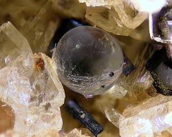 underthescopemin:  Fluorite, Sanidine, Augite Perfect round,