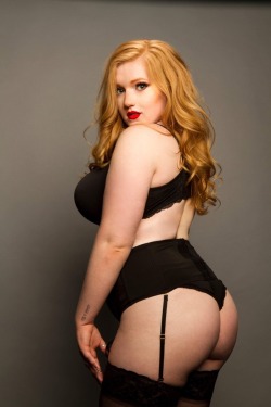 thebbwgallery:  Gorgeous redhead 