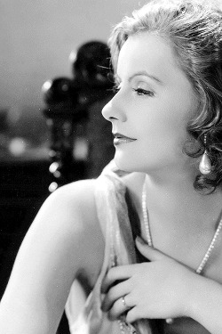 sourvix:  Greta Garbo, 1927 