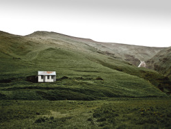 ohverytired:  Abandoned houses in rural Iceland  