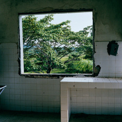 sews:  Untitled, Liberia, 2003   Tim Hetherington 