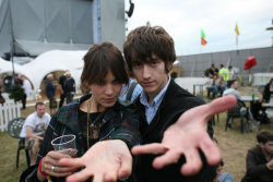 so-narly:  Alexa Chung and Alex Turner 