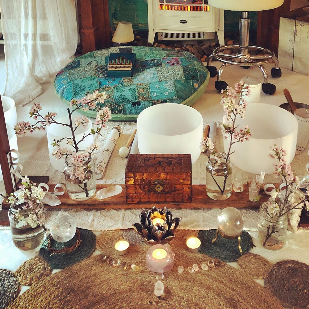 <p>All set up for this evenings very special sound bath.  Dedicated to the sick,  the dying and their caretakers. 🌸💕<br/>
<a href="https://www.instagram.com/p/B2a_gsqA2hz/?igshid=dj2w6kdooz87" target="_blank">https://www.instagram.com/p/B2a_gsqA2hz/?igshid=dj2w6kdooz87</a></p>