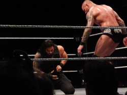 cobra-la-la-la-la-la–clutch:  Randy Orton v Roman Reigns