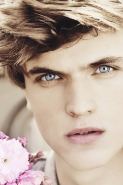 strangeforeignbeauty:  Louis Steyaert | Photographed by Candy