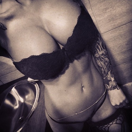 amateur-implant-pics:  azariabooty
