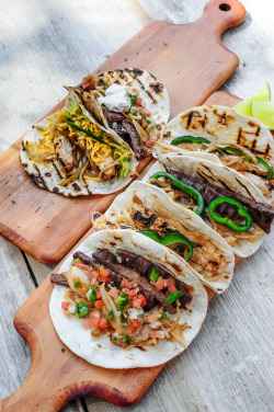 unskinny:  fatseux:  Someone feed me these tacos then give me