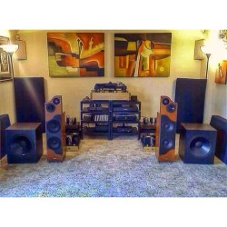 charleshidalgojr:  Custom wired Cary preamp and amps by #cary