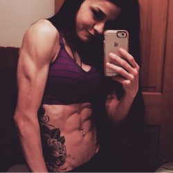 fitgymbabe:  Instagram: girlswithabz Great Pic! - Check out more