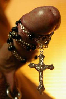 satanicliberty666:  Good way to using the rosary.  