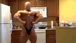 proudbulge:Posing in the kitchen.