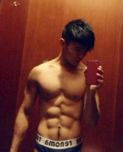 wowsgboys:  renomaboy:  Fan submission. Renoma Boy with hot abs!