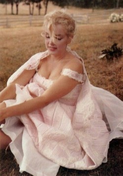 decadesfashion: Marilyn Monroe by Sam Shaw (1957)