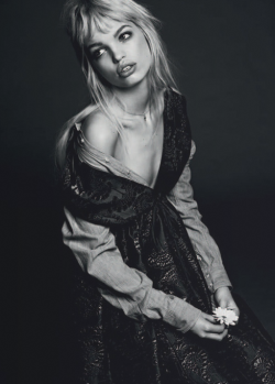 vogueweekend:  “Rabbit Heart”, Daphne Groeneveld photographed