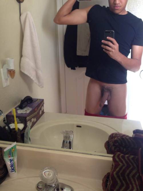 straightkikboys:  19 year old cutie from Cali Follow Straight Kik Boys for more!