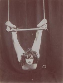 warrenpearce69:vintage everyday Vintage Photos of Circus Performers