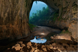 lousyshots:  Inside The World’s Largest Cavevia thepilgrimslanded