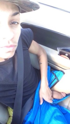 nakedpublicfun:  Letting it breathe in the car