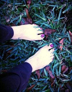 nolafeet:  My Thursday morning feet for you :) PLZ REBLOG ****