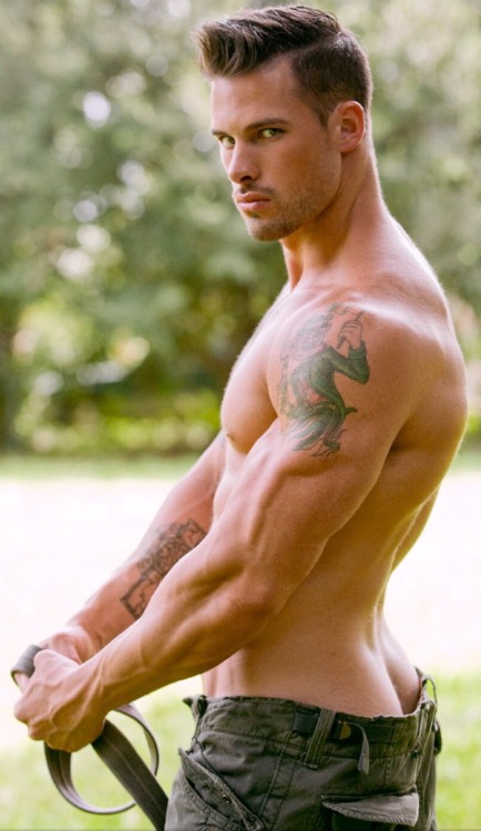 Complete hunk ðŸ˜http://imrockhard4u.tumblr.com