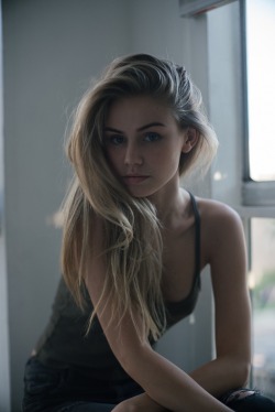 i-would-date-her:  Scarlett Leithold 