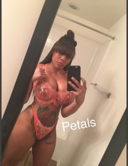 petals-usa:  If anyone comes up with an epic Titty Tuesday vid