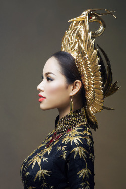 winterlitany:  Look how beautiful Miss Vietnam is omg. Fire bender