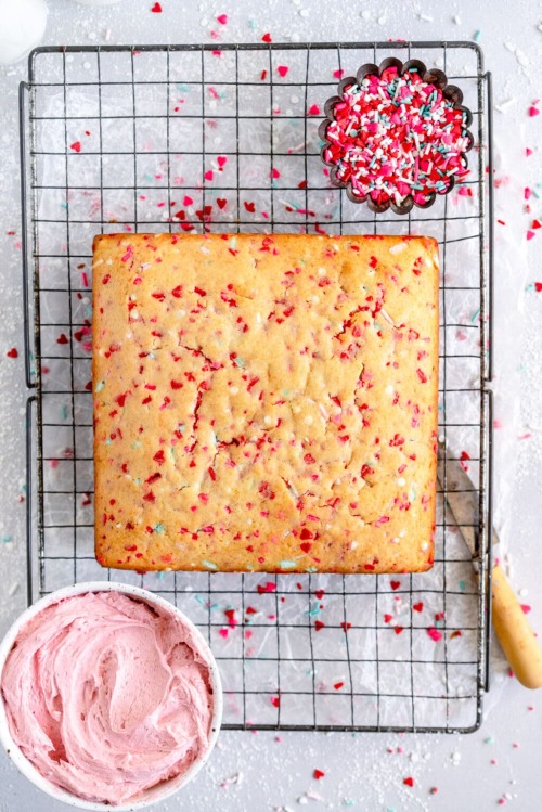 sweetoothgirl:    Funfetti Snack Cake  